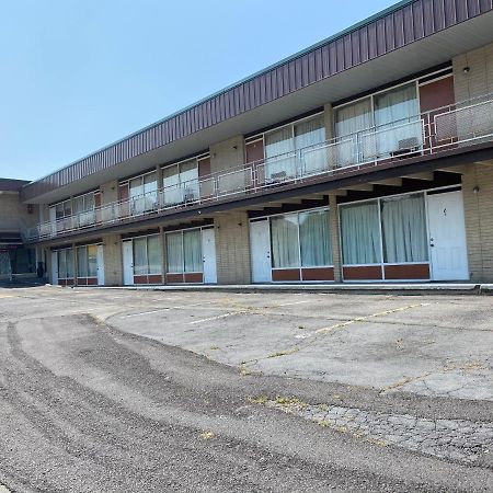 Sonrise Inn Breezewood Екстериор снимка