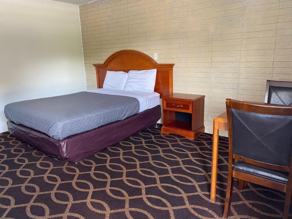 Sonrise Inn Breezewood Екстериор снимка