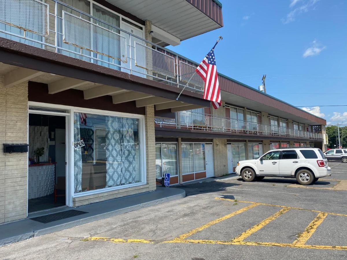 Sonrise Inn Breezewood Екстериор снимка